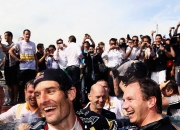 雷火电竞入驻-红牛车队完胜哈斯车队，汉密尔顿关键制胜