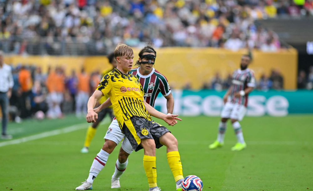 多特蒙德战平曼联，迪玛利亚梅开二度意甲的简单介绍