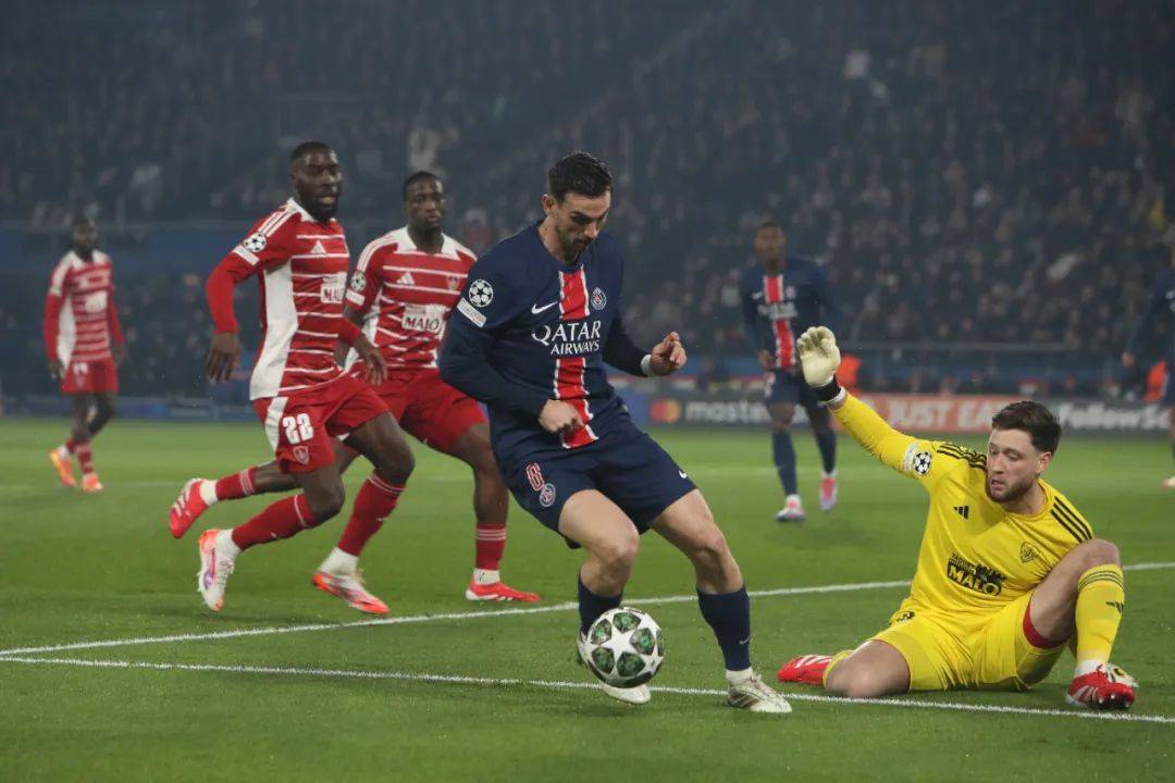 巴黎圣日耳曼大胜斯特拉斯堡，继续领跑联赛的简单介绍