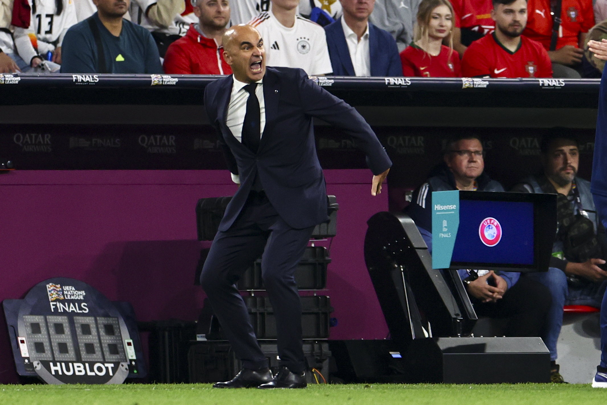 包含欧国联赛转会市场逐渐活跃，球探忙碌的词条