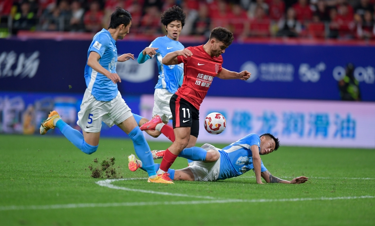 激情角逐至高点！足球比赛呈现争霸之势